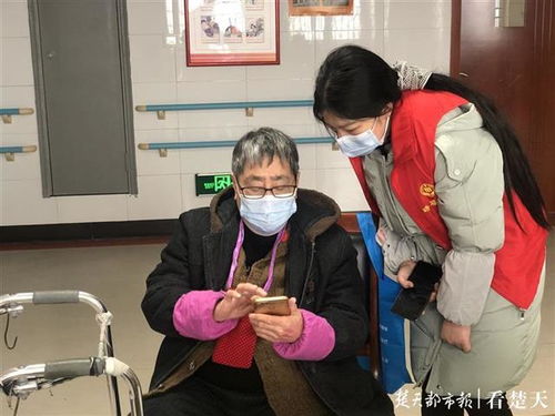 福利院开设 手机课堂 ,82岁婆婆玩转智能手机