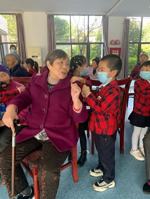 童心暖夕阳 卓航幼儿园大班学生探访阆中市社会福利院