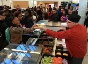 过期食品专卖店 一家老年社会福利院的另类实践与反思