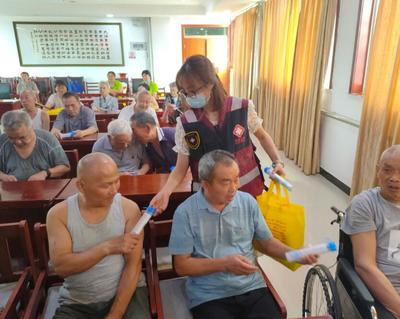 三台县疾控中心老年健康科普志愿服务活动走进社会福利院，为银发生活添注科学力量